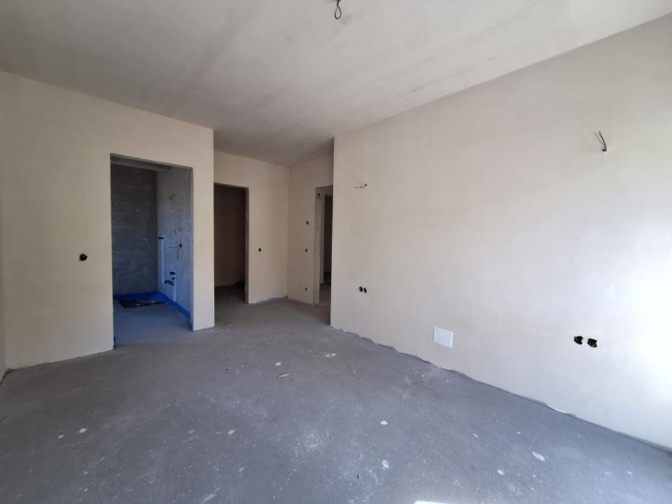 Duplex semifinisat, garaj, zona Tauti