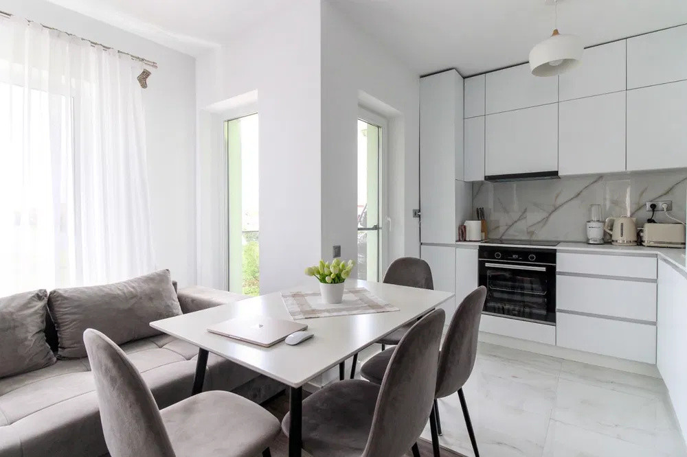 Apartament cu 3 camere, 2 bai, 2 balcoane, zona Dumitru Mocanu