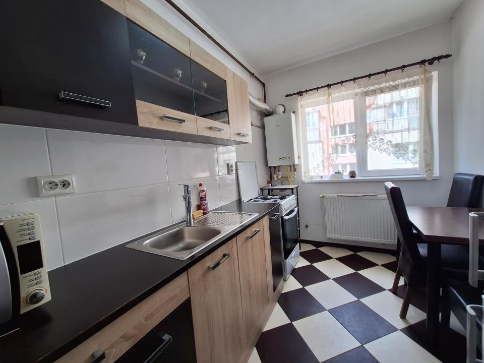 Apartament cu 2 camere, 39 mp, parcare, strada Stejarului