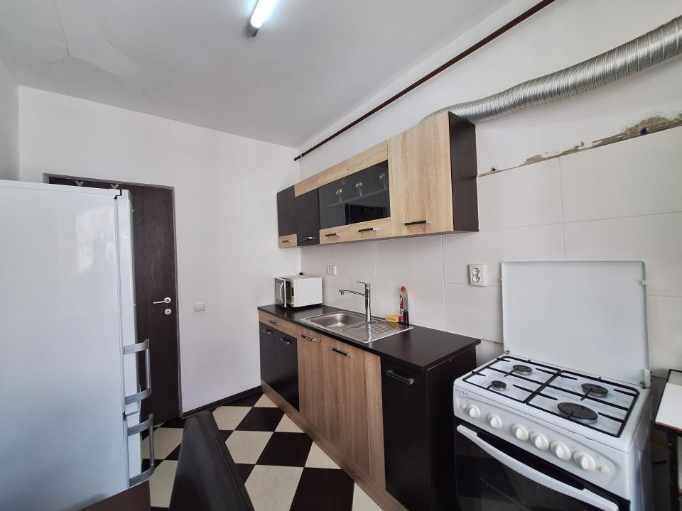 Apartament cu 2 camere, 39 mp, parcare, strada Stejarului