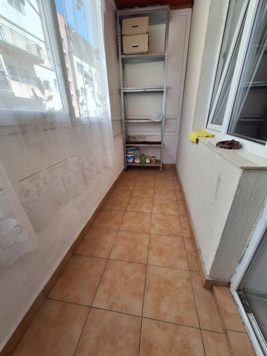 Apartament cu 2 camere, 39 mp, parcare, strada Stejarului