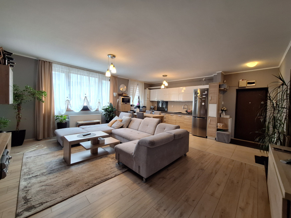 Apartament cu 3 camere, 74 mp, parcare, zona Eroilor