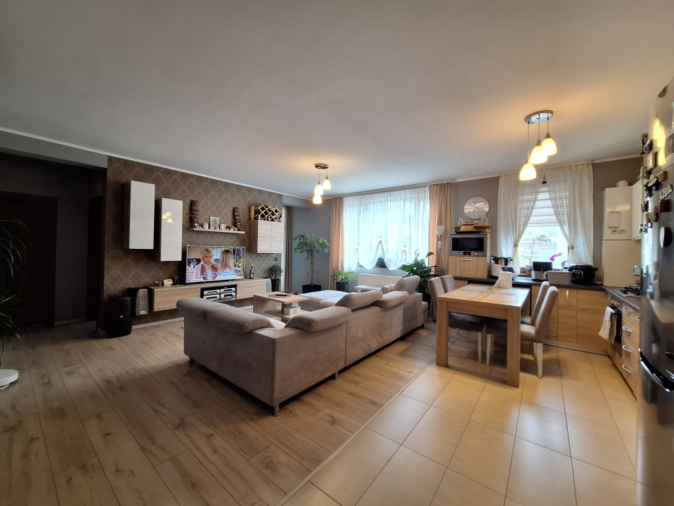 Apartament cu 3 camere, 74 mp, parcare, zona Eroilor