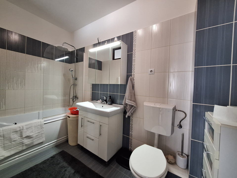 Apartament cu 3 camere, 74 mp, parcare, zona Eroilor