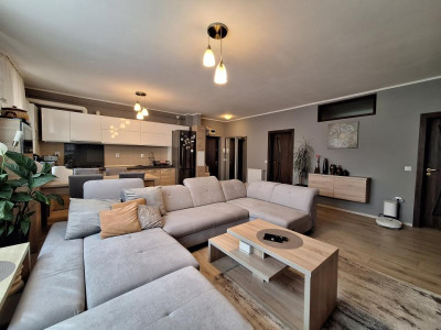 Apartament cu 3 camere, 74 mp, balcon, zona Eroilor