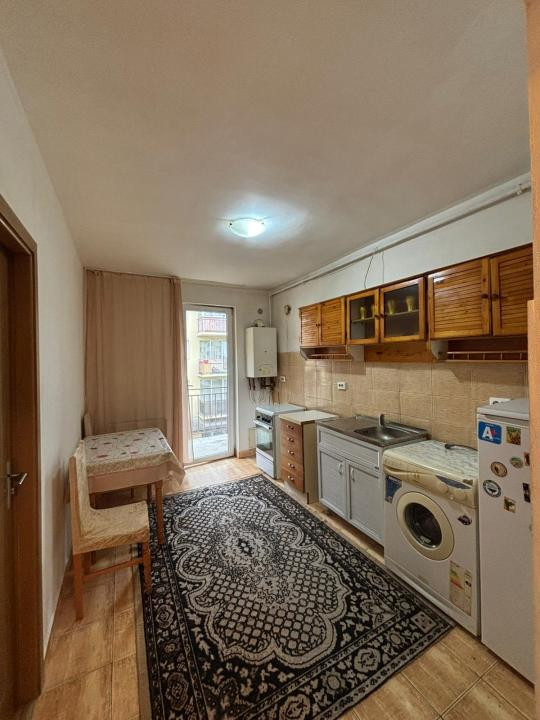 Apartament cu o camera decomandat, balcon, zona Porii
