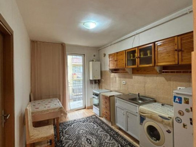 Apartament cu o camera decomandat, balcon, zona Porii