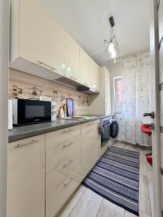 Apartament de 53 mp utili,parcare  , etaj 1,bloc nou, zona Eroilor