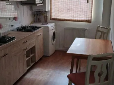 Apartament cu 2 camere, 50 mp, balcon, strada Cetatii