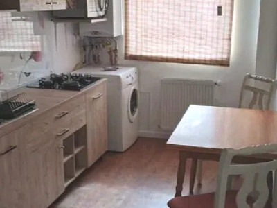 Apartament cu 2 camere, 50 mp, balcon, strada Cetatii