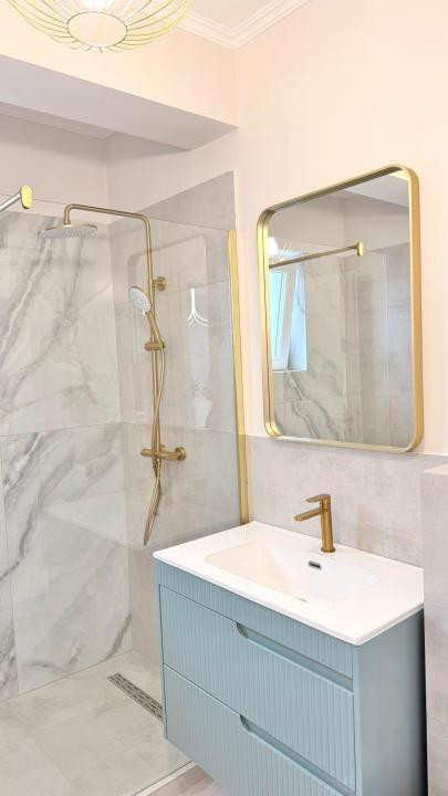 Apartament cu 3 camere la cheie,bloc nou, etaj intermediar,zona Terra