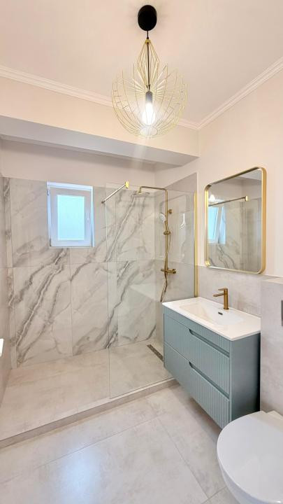 Apartament cu 3 camere la cheie,bloc nou, etaj intermediar,zona Terra