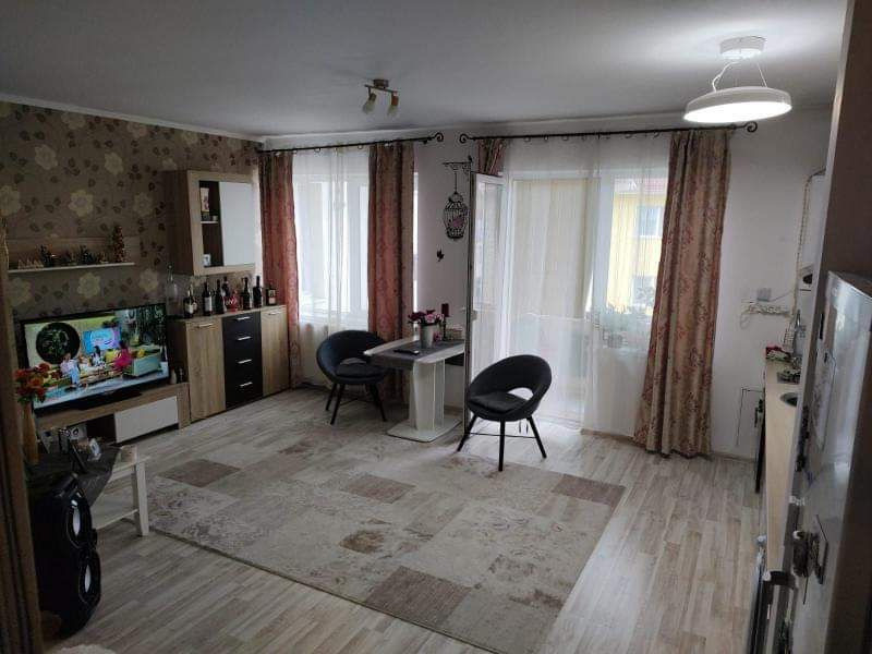 Apartament cu 2 camere,etaj intermediar, zona Atelierul de Pizza