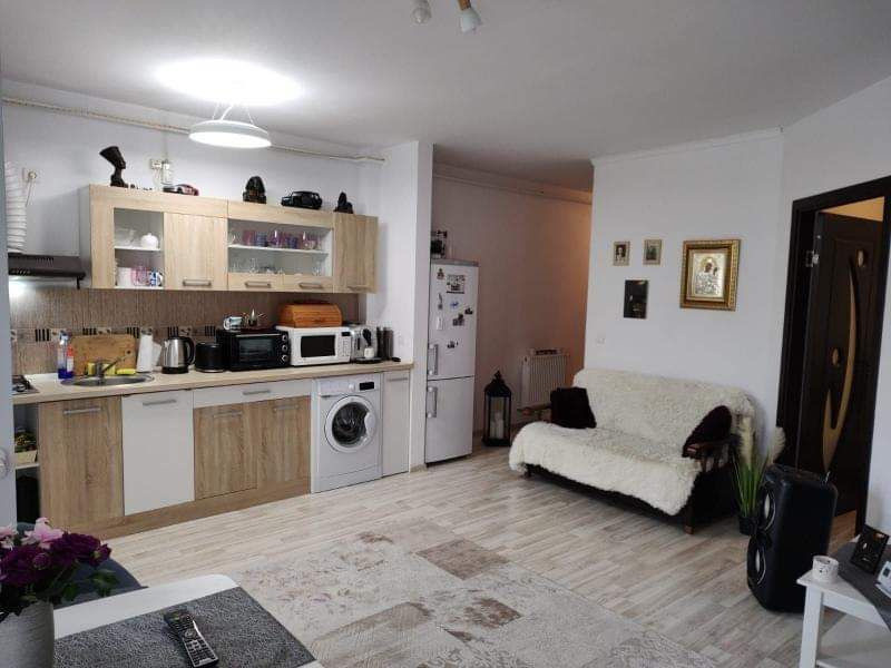 Apartament cu 2 camere,etaj intermediar, zona Atelierul de Pizza