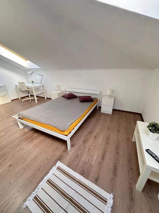 Apartament cu 2 camere, 56 mp, parcare, zona Florilor