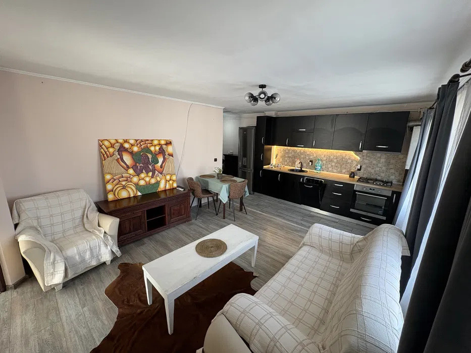 Apartament cu 3 camere, 2 parcari, zona Terra
