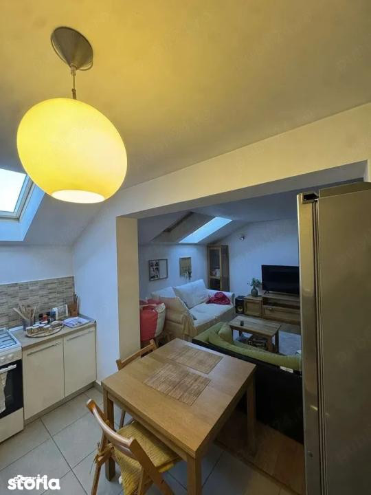 Apartament cu 3 camere, 67 mp, balcon, zona Terra