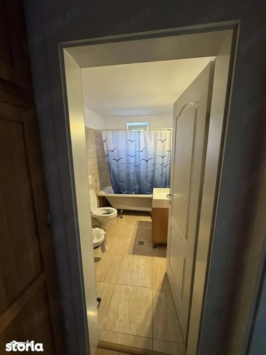 Apartament cu 3 camere, 67 mp, balcon, zona Terra