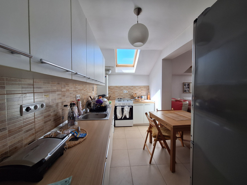 Apartament cu 3 camere, 67 mp, balcon, zona Terra