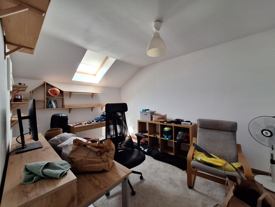 Apartament cu 3 camere, 67 mp, balcon, zona Terra