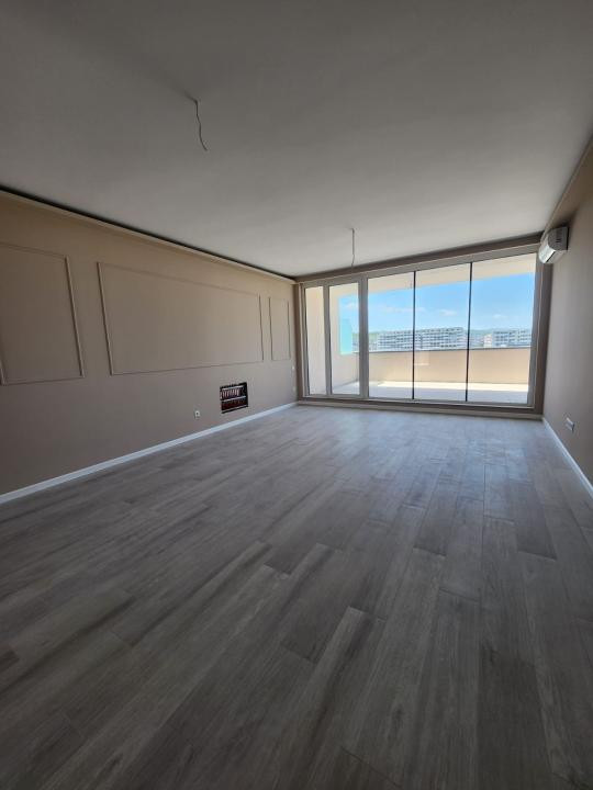 Apartament tip Penthouse, 3 camere, 81 mp, terasa 100 mp, Zona Cetatii