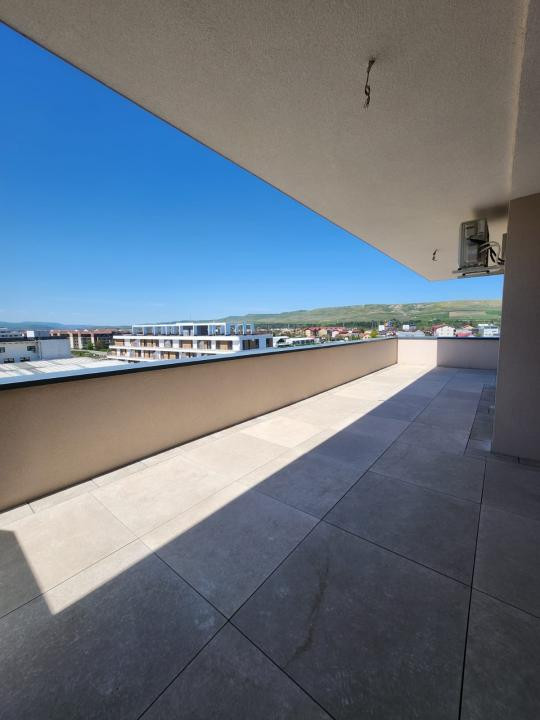 Apartament tip Penthouse, 3 camere, 81 mp, terasa 100 mp, Zona Cetatii