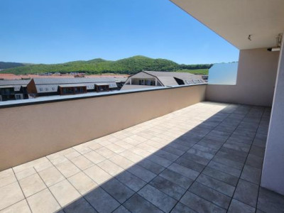 Apartament tip Penthouse, 3 camere, 81 mp, terasa 100 mp, Zona Cetatii