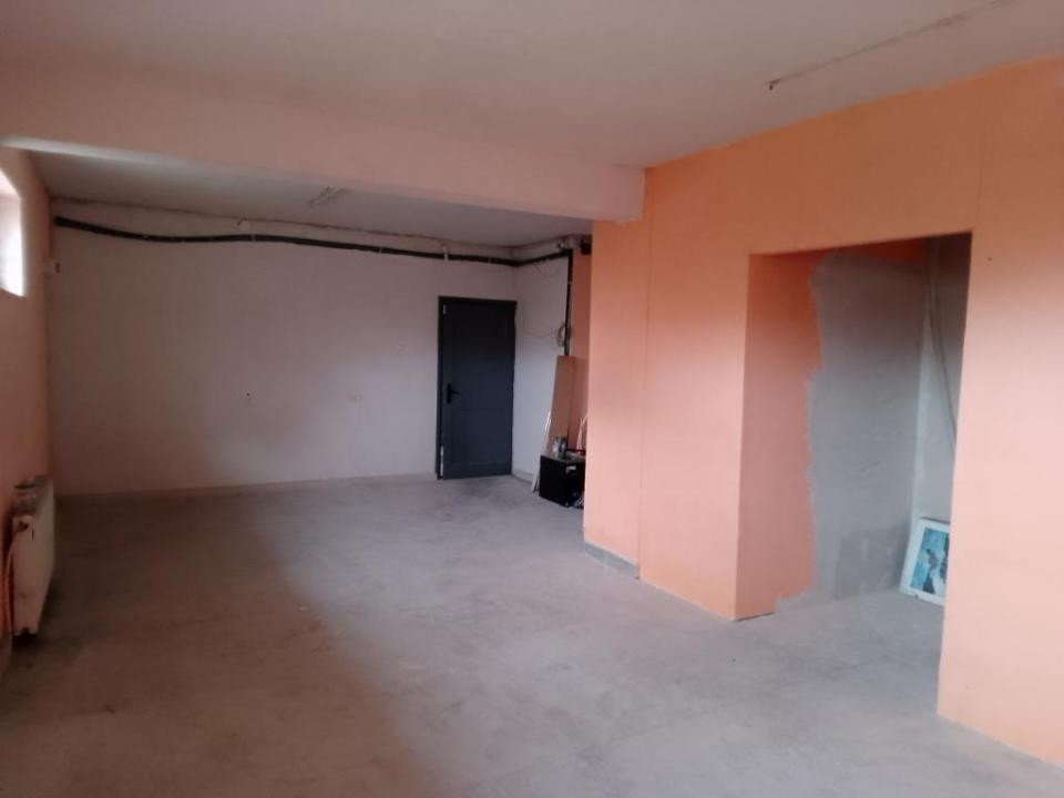Spatiu comercial de inchiriat, 160mp, zona Campului 