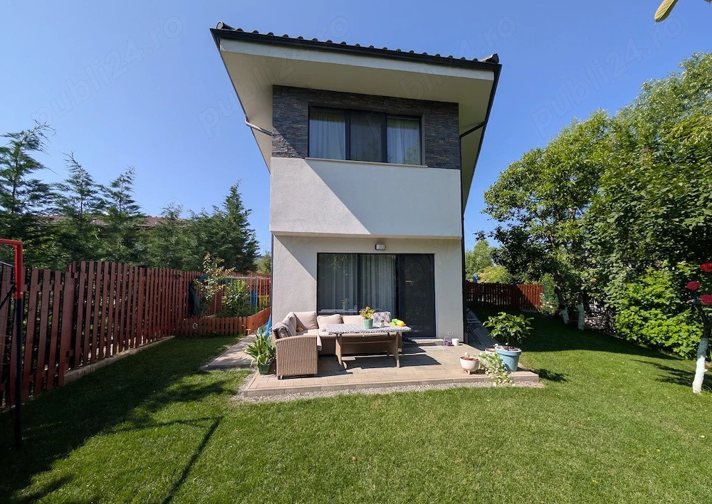 Duplex la cheie cu 4 camere, 137 mp plus 258 mp teren, parcare, zona Macesului