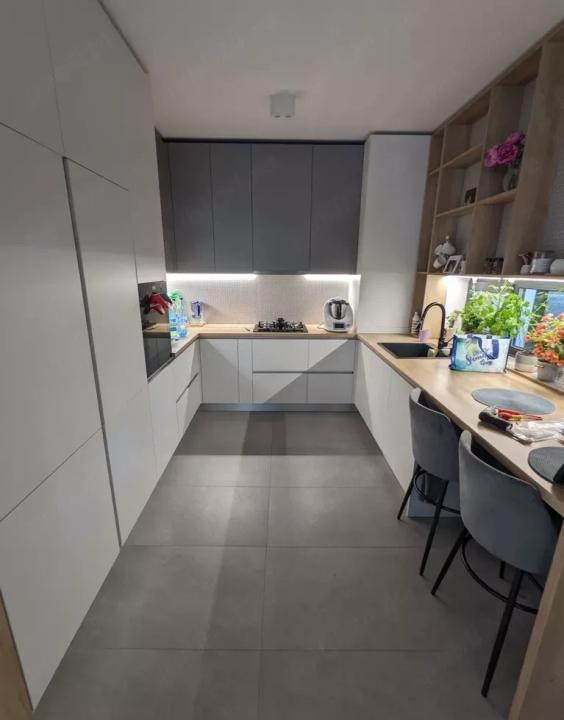 Duplex la cheie cu 4 camere, 137 mp plus 258 mp teren, parcare, zona Macesului
