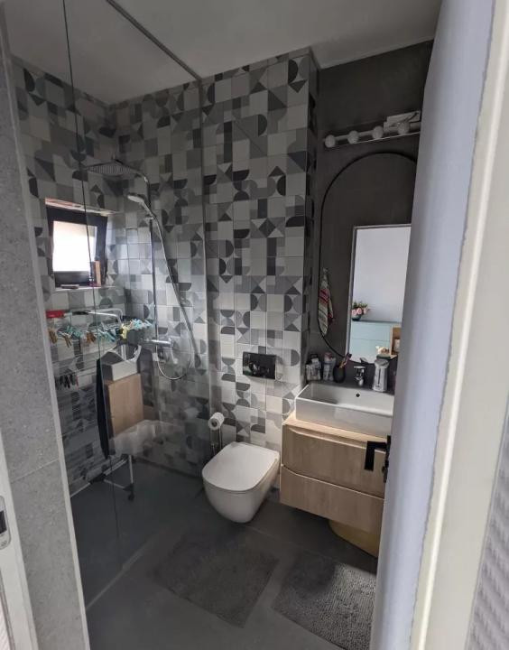 Duplex la cheie cu 4 camere, 137 mp plus 258 mp teren, parcare, zona Macesului