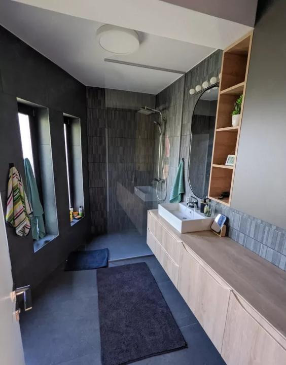 Duplex la cheie cu 4 camere, 137 mp plus 258 mp teren, parcare, zona Macesului