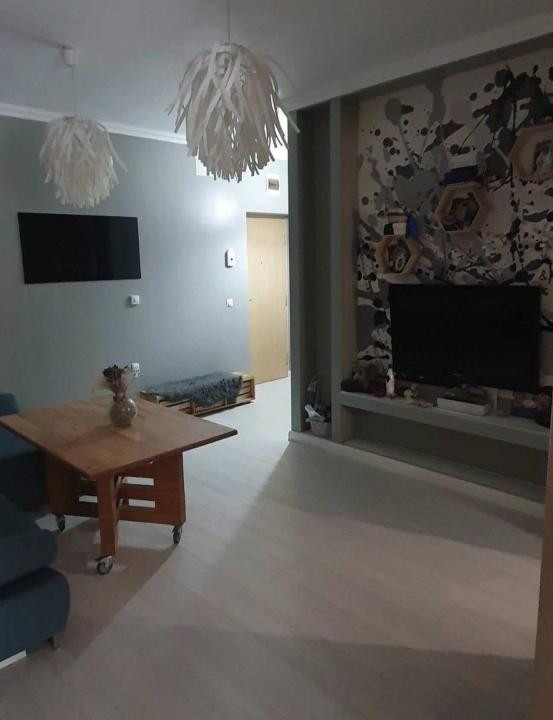 Apartament cu 3 camere,parcare,etaj intermediar,zona Stadionului