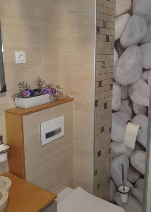 Apartament cu 3 camere,parcare,etaj intermediar,zona Stadionului