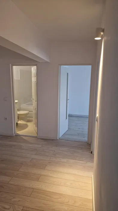 Apartament cu 3 camere, etajul 1, 63 mp, balcon, Baciu