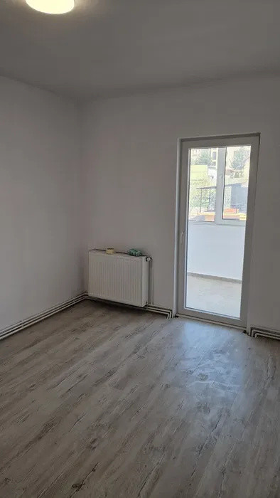 Apartament cu 3 camere, etajul 1, 63 mp, balcon, Baciu