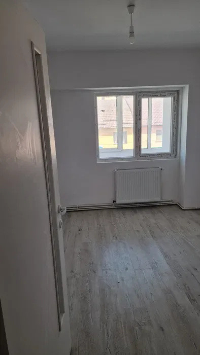 Apartament cu 3 camere, etajul 1, 63 mp, balcon, Baciu