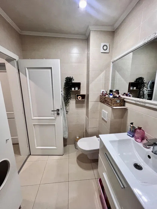 Apartament decomandat, 56 mp, parcare, zona Porii
