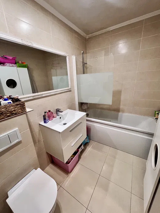 Apartament decomandat, 56 mp, parcare, zona Porii