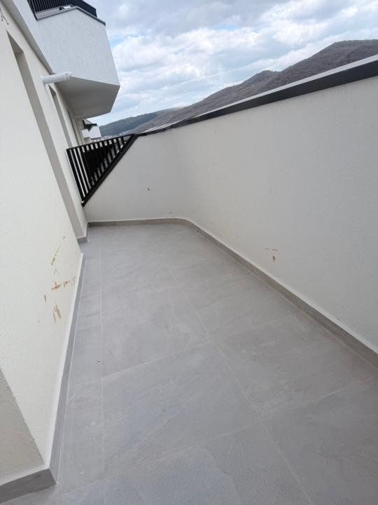 Apartament cu 3 camere,terasa,parcare subterana,,zona Eroilor,etaj intermediar