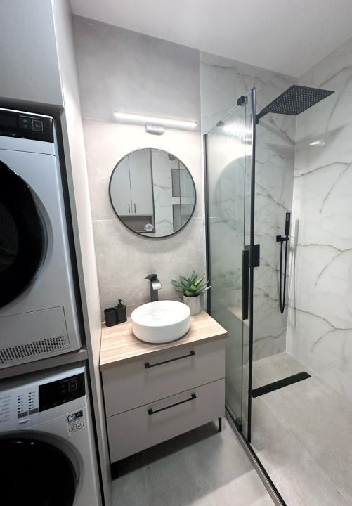 Apartament modern, suprafata utila 75 mp + 82mp terasa, cu 2 locuri  de parcare 