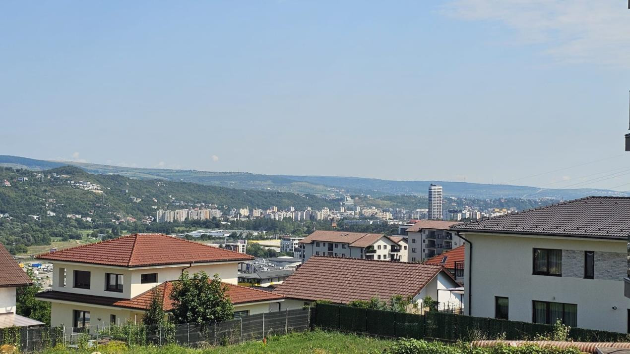 Apartament modern, suprafata utila 75 mp + 82mp terasa, cu 2 locuri  de parcare 