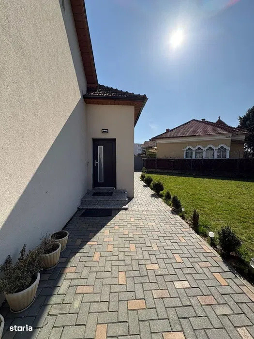 Casa finisata cu 5 camere, 120 mp cu 400 mp teren, parcare, zona Semicentrala