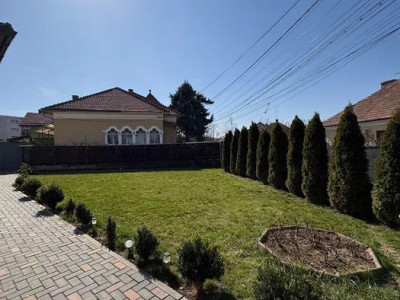 Casa finisata cu 5 camere, 120 mp cu 400 mp teren, parcare, zona Semicentrala