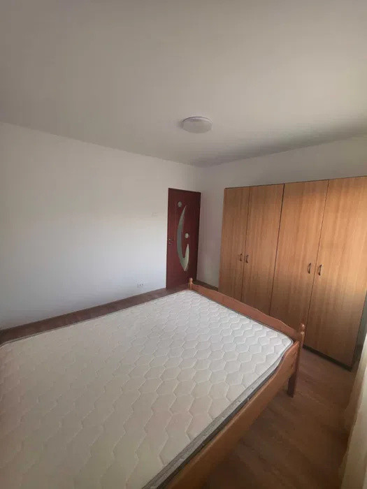 Apartament cu 3 camere, decomandat, balcon, zona Kaufland Manastur