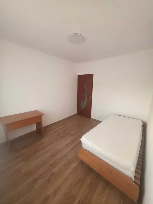 Apartament cu 3 camere, decomandat, balcon, zona Kaufland Manastur