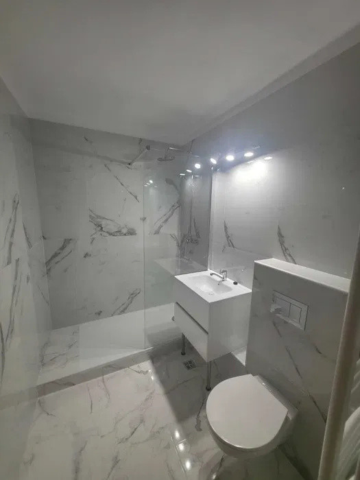 Apartament cu 3 camere, decomandat, balcon, zona Kaufland Manastur