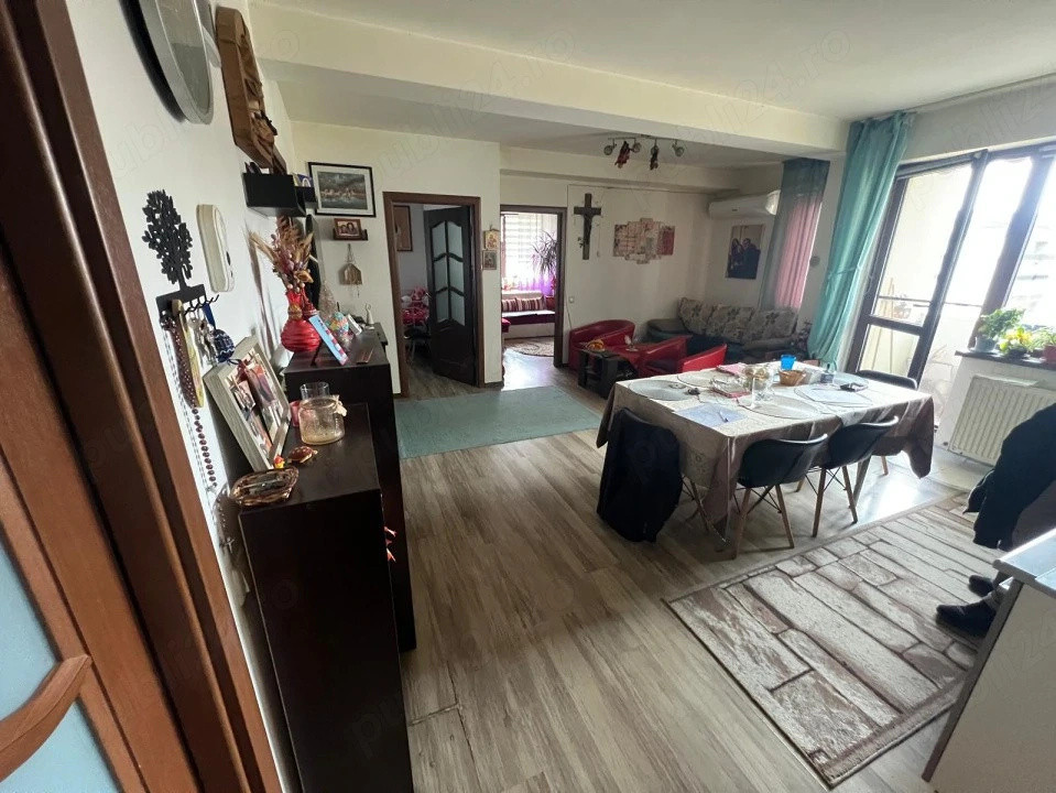 Apartament cu 3 camere, 59 mp, parcare, zona Terra
