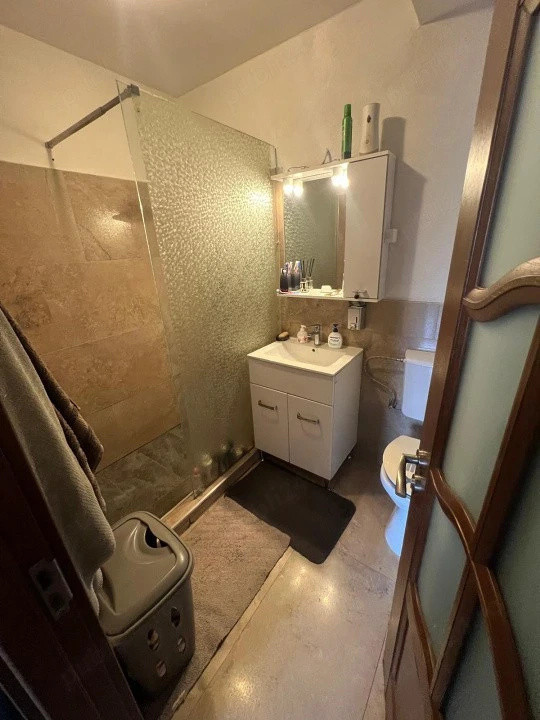 Apartament cu 3 camere, 59 mp, parcare, zona Terra