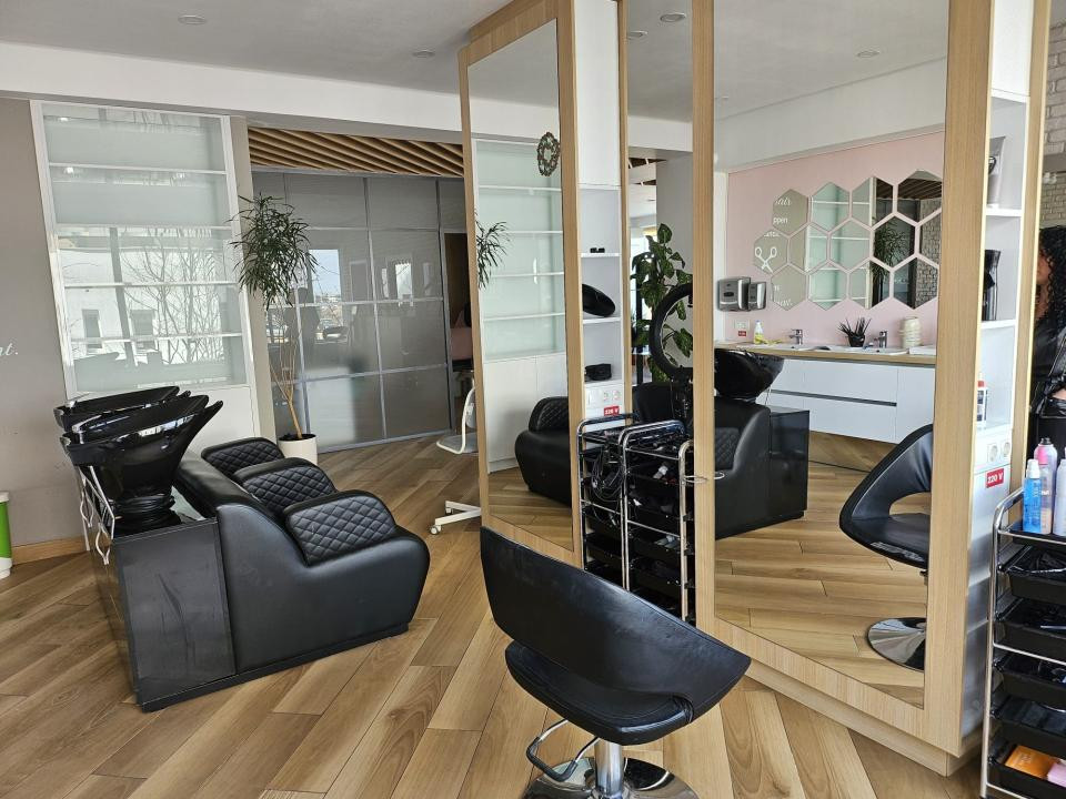 Business la Cheie , Salon de infrumusetare , Zona Calea Turzii